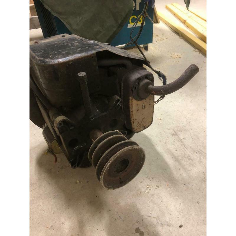 Briggs & Stratton V- twin engine