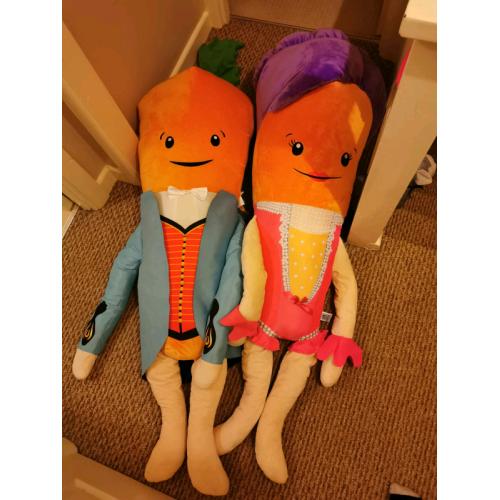 Katie n kevin large carrots brand new unwanted gifts ?15 each