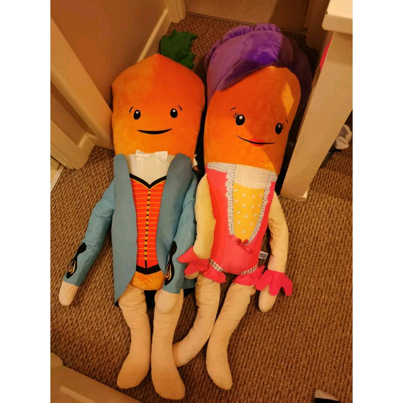 Katie n kevin large carrots brand new unwanted gifts ?15 each