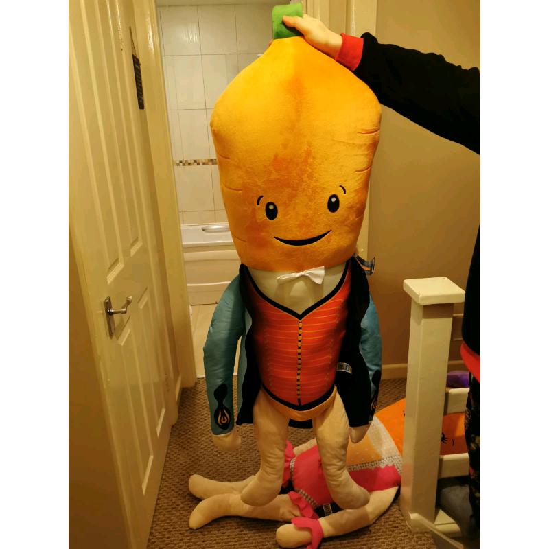 Katie n kevin large carrots brand new unwanted gifts ?15 each