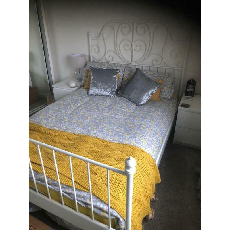 Yellow throw and 2 x Yellow cushions