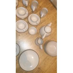 Kilahari Sand dinner service