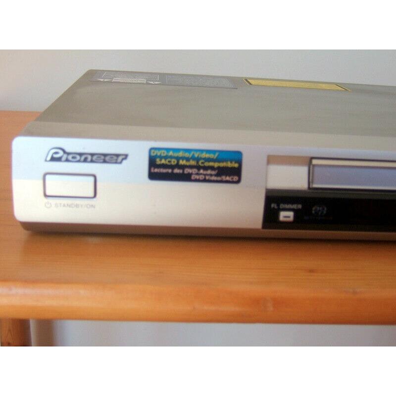 Pioneer DV-565 SACD/DVD + original remote control and instruction leaflet
