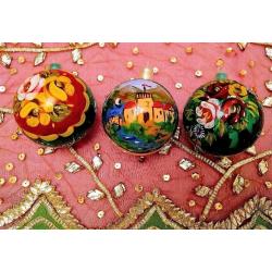 VINTAGE CHRISTMAS DECORATIONS BAUBLES Mixed 3 Hand Painted in Mint Condition 3 Sculptured 6 Plain