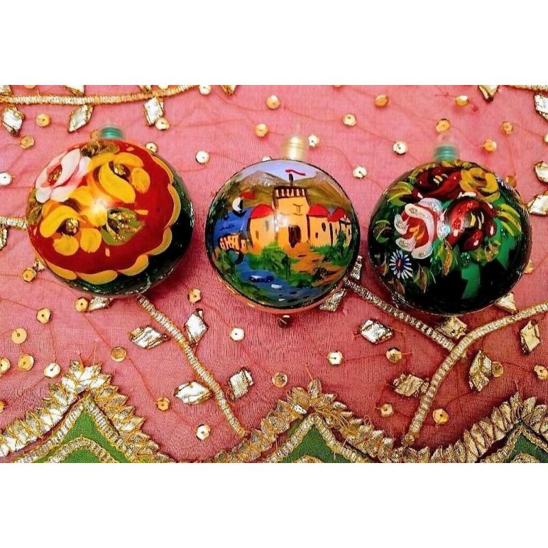 VINTAGE CHRISTMAS DECORATIONS BAUBLES Mixed 3 Hand Painted in Mint Condition 3 Sculptured 6 Plain