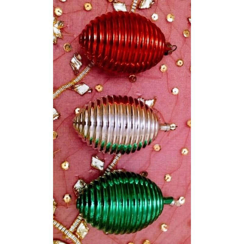 VINTAGE CHRISTMAS DECORATIONS BAUBLES Mixed 3 Hand Painted in Mint Condition 3 Sculptured 6 Plain