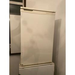 Lec fridge freezer