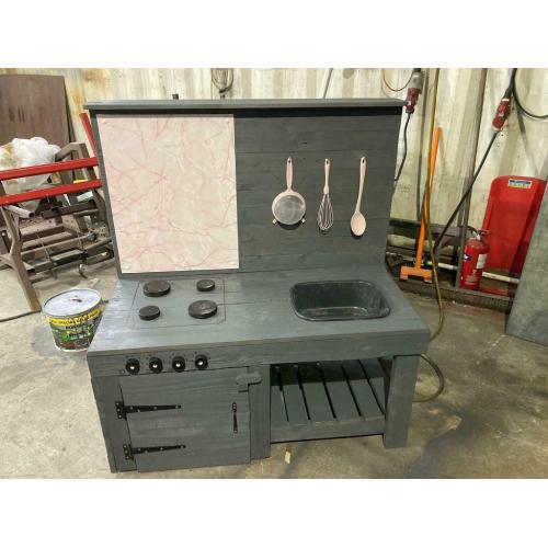 KIDS MUD KITCHEN