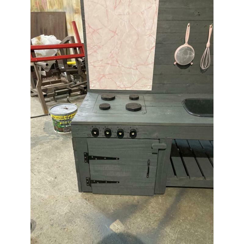 KIDS MUD KITCHEN