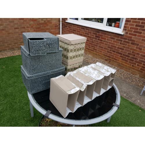 Collapsible storage containers