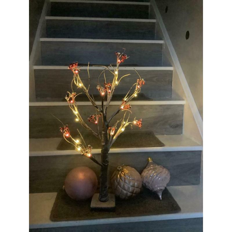 Small light up tree with 3 large baubles