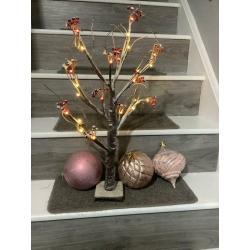 Small light up tree with 3 large baubles