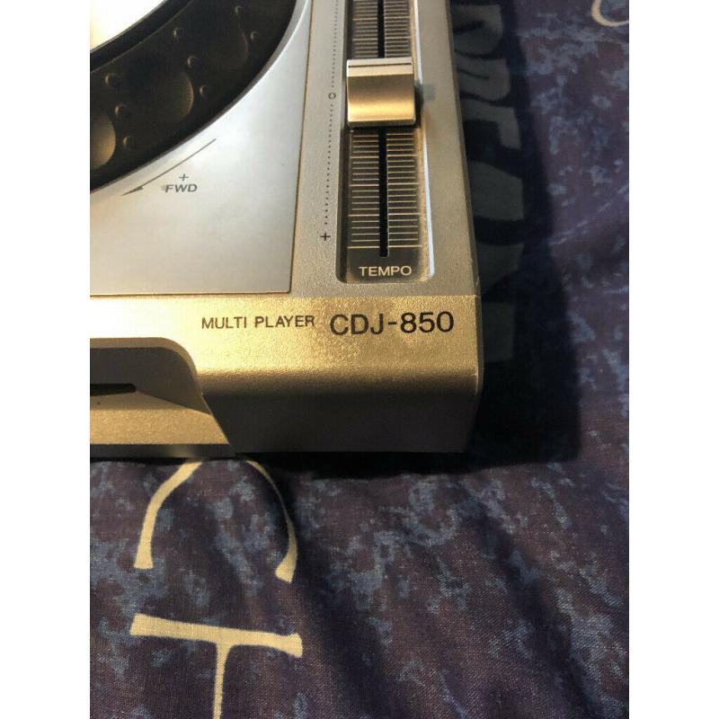 Pioneer CDJ 850 USB & CD Turntable