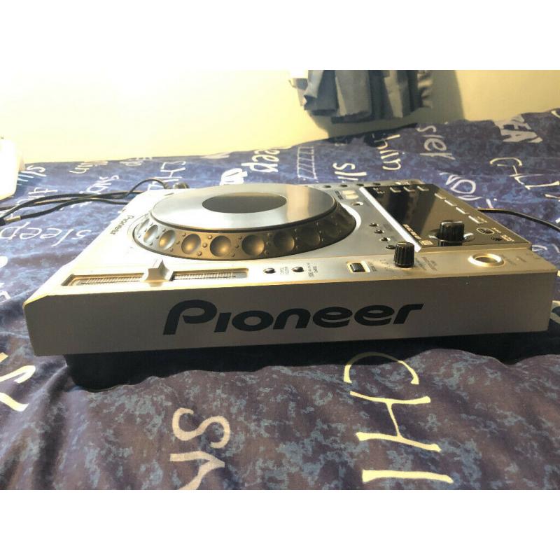 Pioneer CDJ 850 USB & CD Turntable