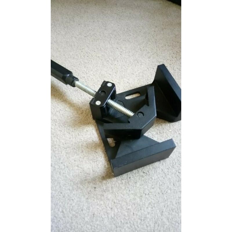 Corner clamp for 90deg fixing, picture frames etc.