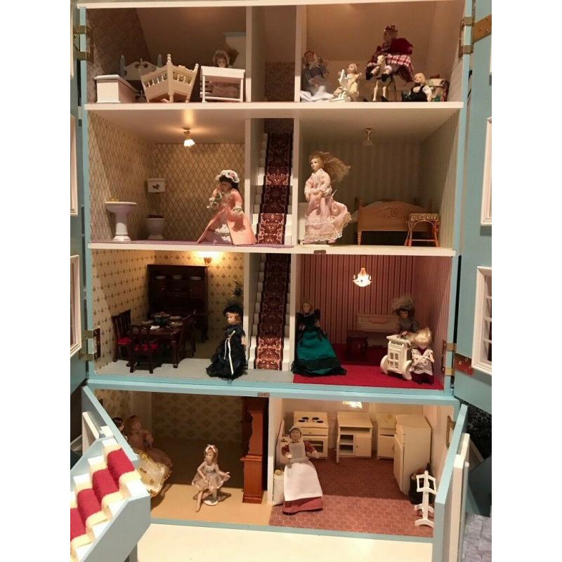 Beautiful dolls house (dolls not included)