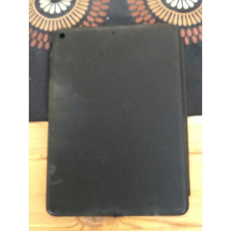 iPad case (early ipad, possibly 3). Apple. ?2