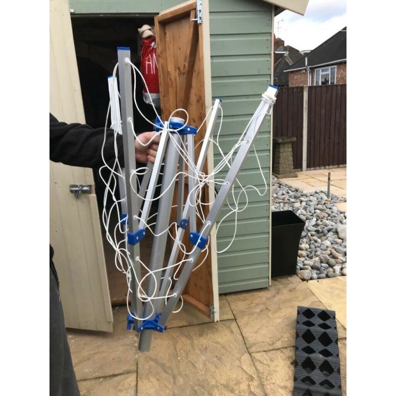 Rotary washing line