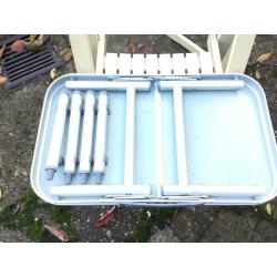 Compact aluminium table