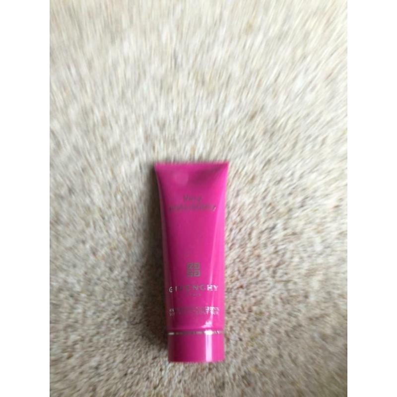 Givenchy very irresistible body lotion