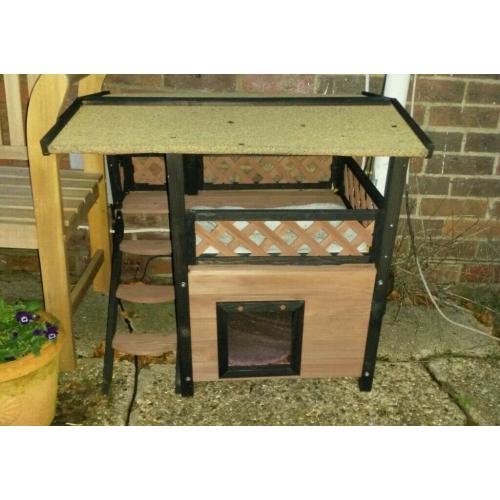 Wooden Cat House/Kennel/Shelter
