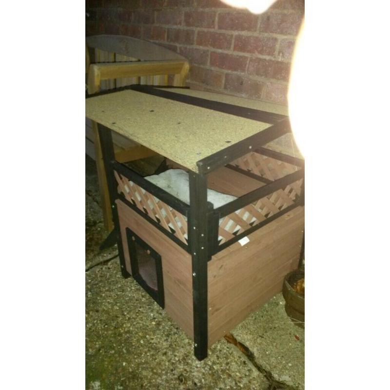 Wooden Cat House/Kennel/Shelter