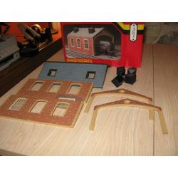 Hornby R504 engine shed as new with box