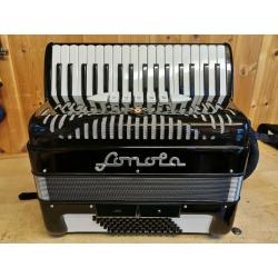 Sonola R20, 3 Voice (LMM), 72 Bass, Piano Accordion. Online Lessons Available.