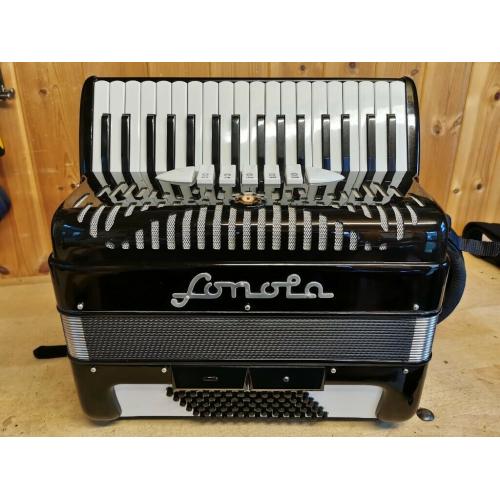 Sonola R20, 3 Voice (LMM), 72 Bass, Piano Accordion. Online Lessons Available.