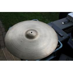 Avedis Zildjian 22 inch ride cymbal - Heavy - '70s - Vintage