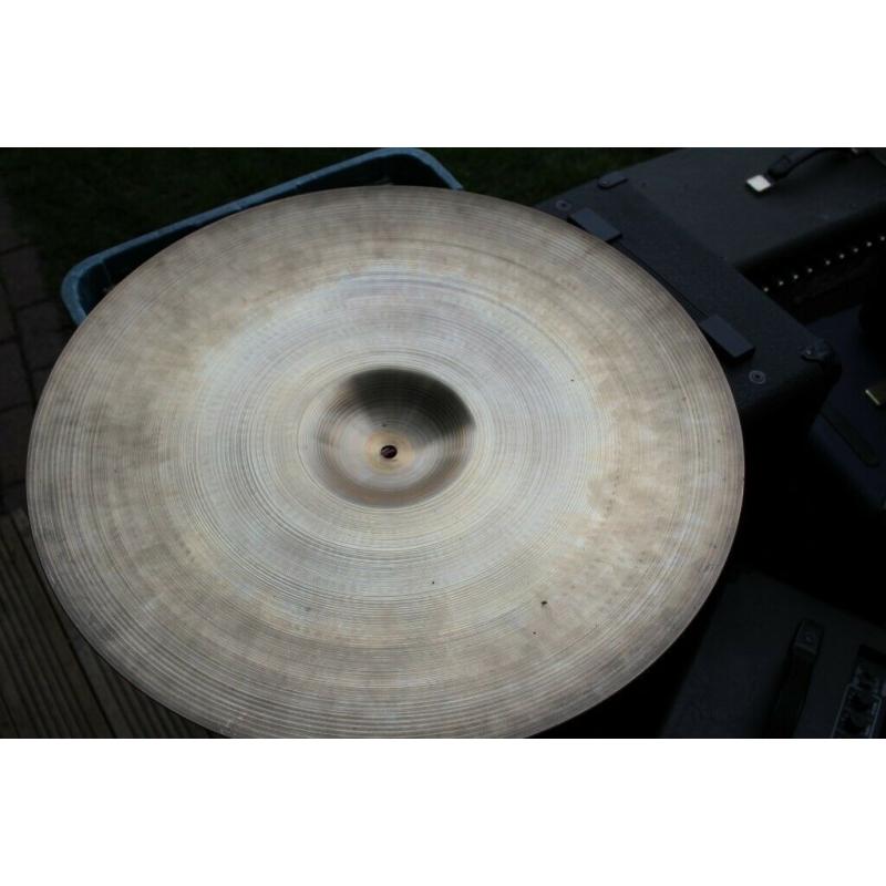 Avedis Zildjian 22 inch ride cymbal - Heavy - '70s - Vintage