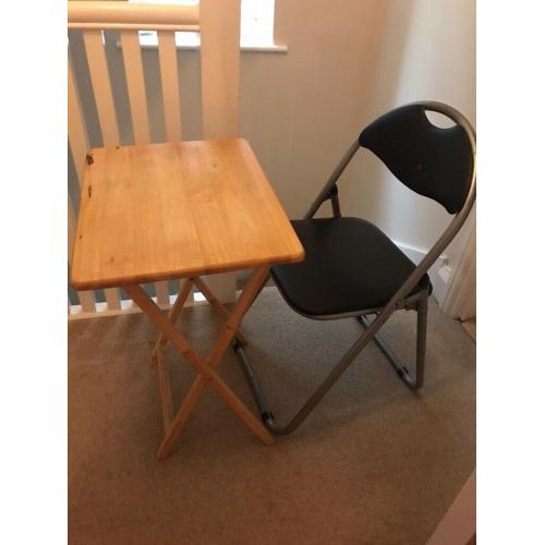 Foldable chair and foldable table