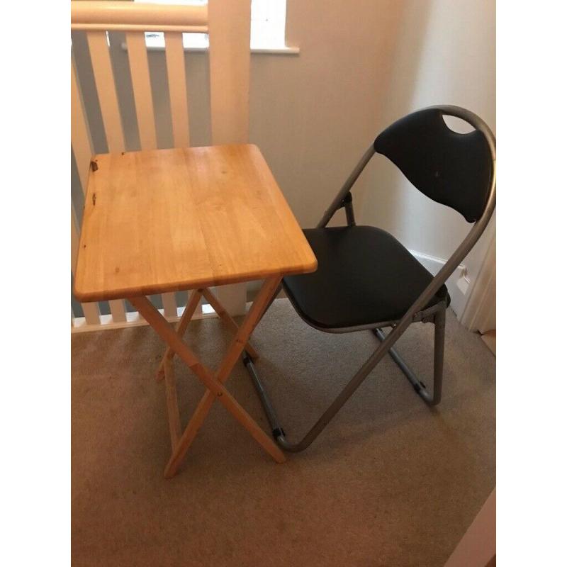 Foldable chair and foldable table