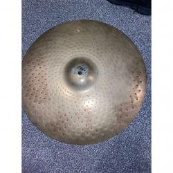 Zildijan cymbol no dents just a few scratches