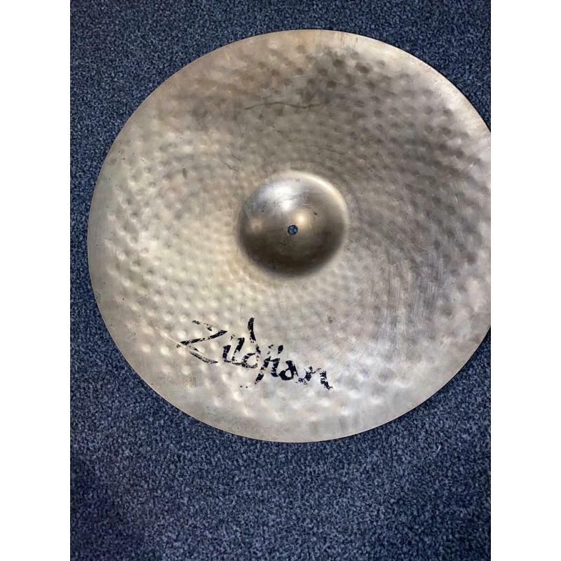 Zildijan cymbol no dents just a few scratches