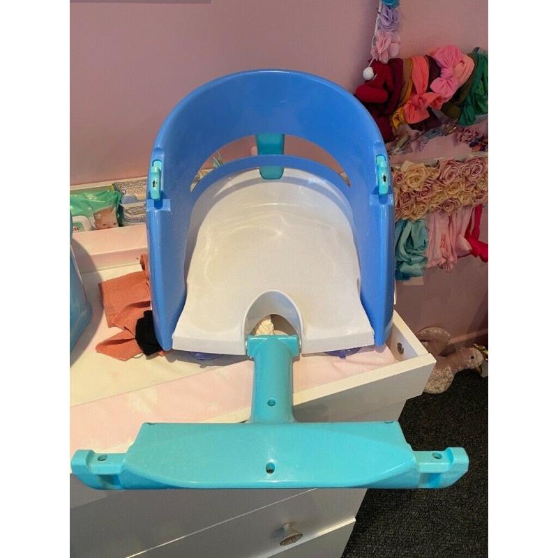Baby bath seats