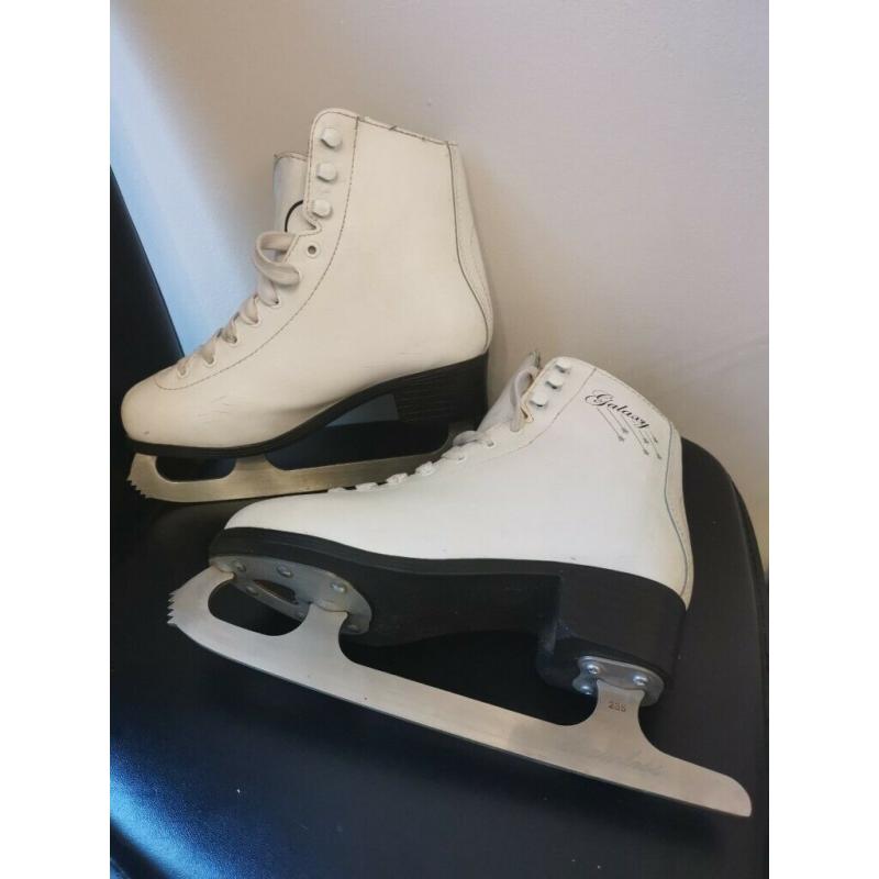 GIRL'S GALAXY ICE SKATES - SIZE 4