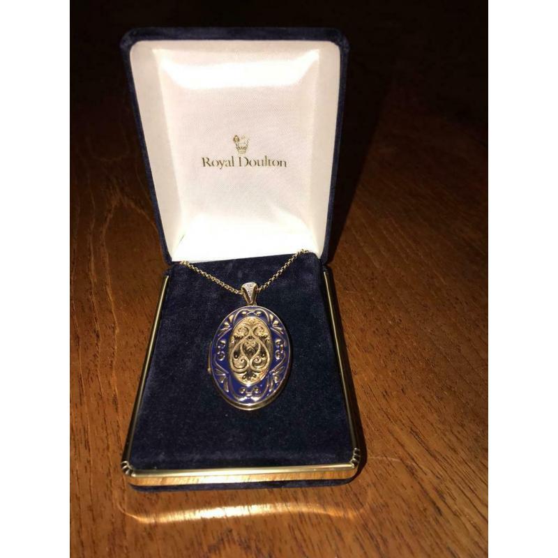 14ct Gold Royal Doulton Victorian Collection Locket and Belcher Chain 50/500