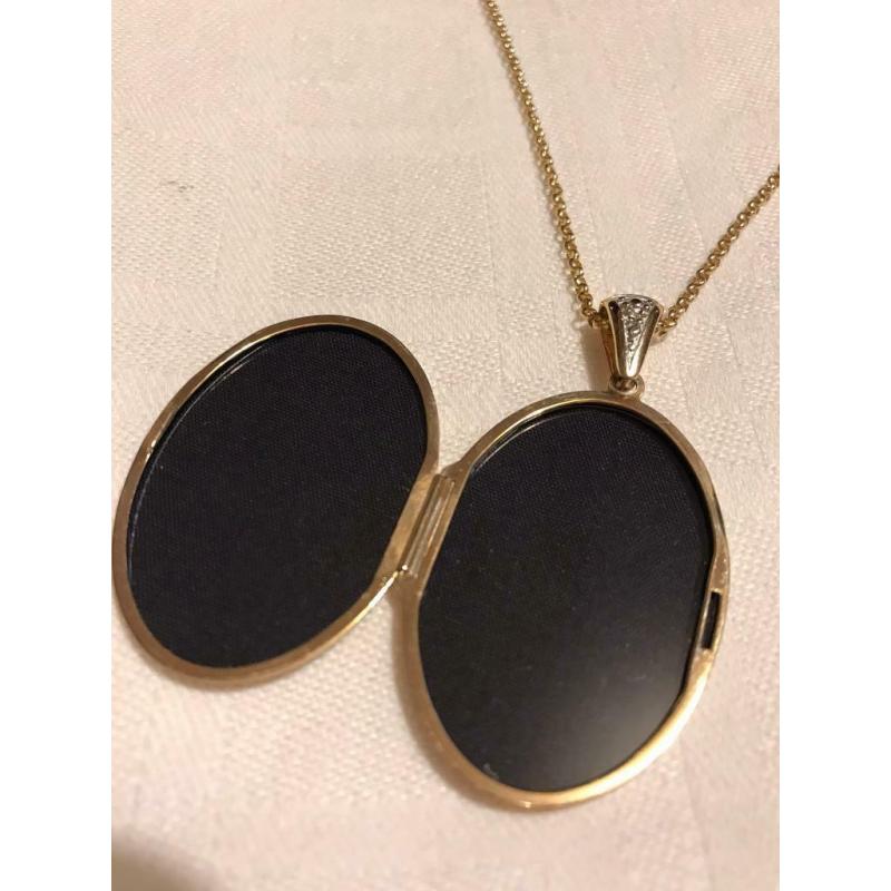 14ct Gold Royal Doulton Victorian Collection Locket and Belcher Chain 50/500