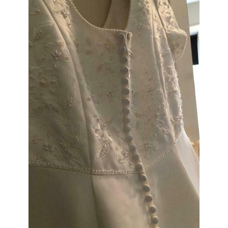 Ivory wedding gown