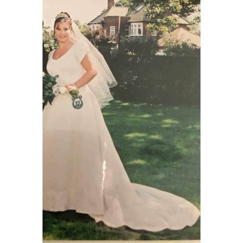 Ivory wedding gown
