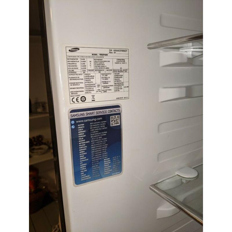 Samsung Free Standing Fridge with water dispenser