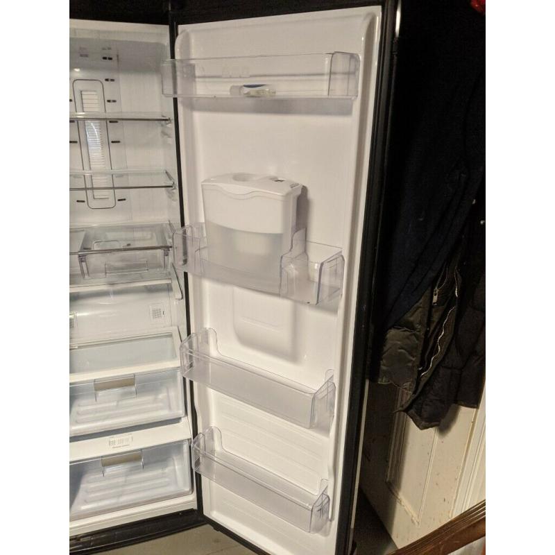 Samsung Free Standing Fridge with water dispenser