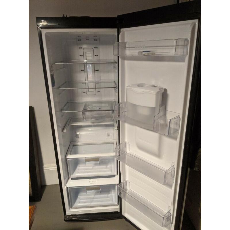 Samsung Free Standing Fridge with water dispenser
