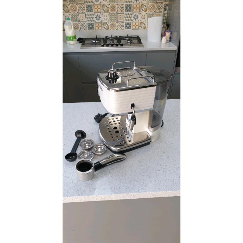 DeLonghi scultura coffee machine