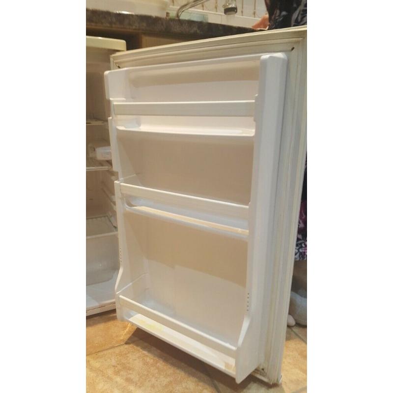 Refridgerator to go asap ?20 ONO