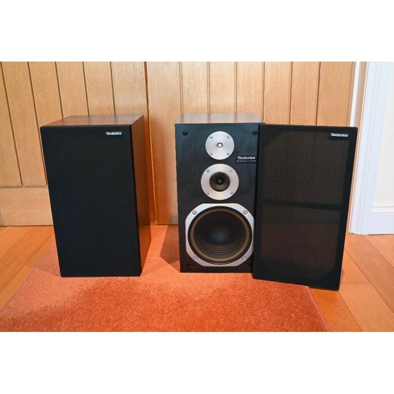 Technics hi-fi speakers SB-3030 with Walnut finish . Excellent condition
