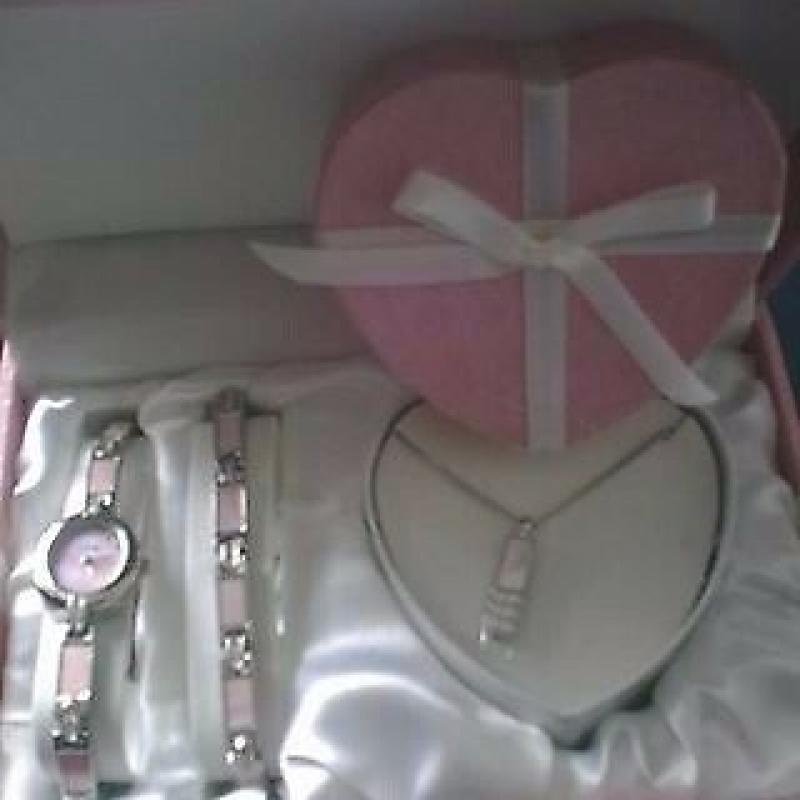 Ladies Beautiful Limit Brand Watch,Bracelet,and Necklace Gift Set Only ?30