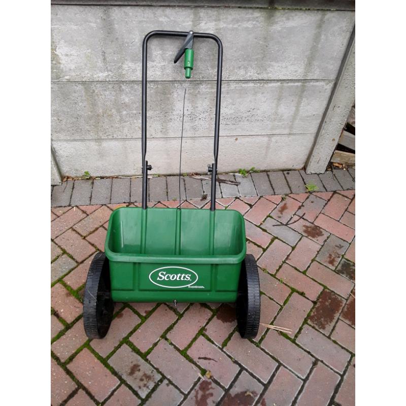 Evergreen lawn spredder