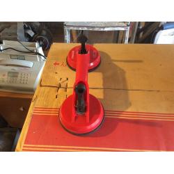 Twin suction cup lifting tool